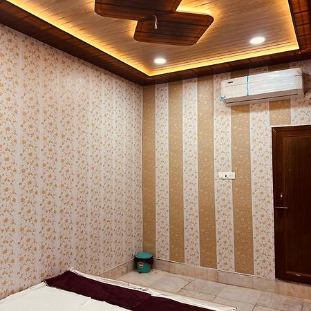 Hotel Raju Homestay Ayodhya 150 Meters From Shree Ram Janmbhoomi Temple 200 Meters From Ayodhya Dham Railway Station Exterior foto