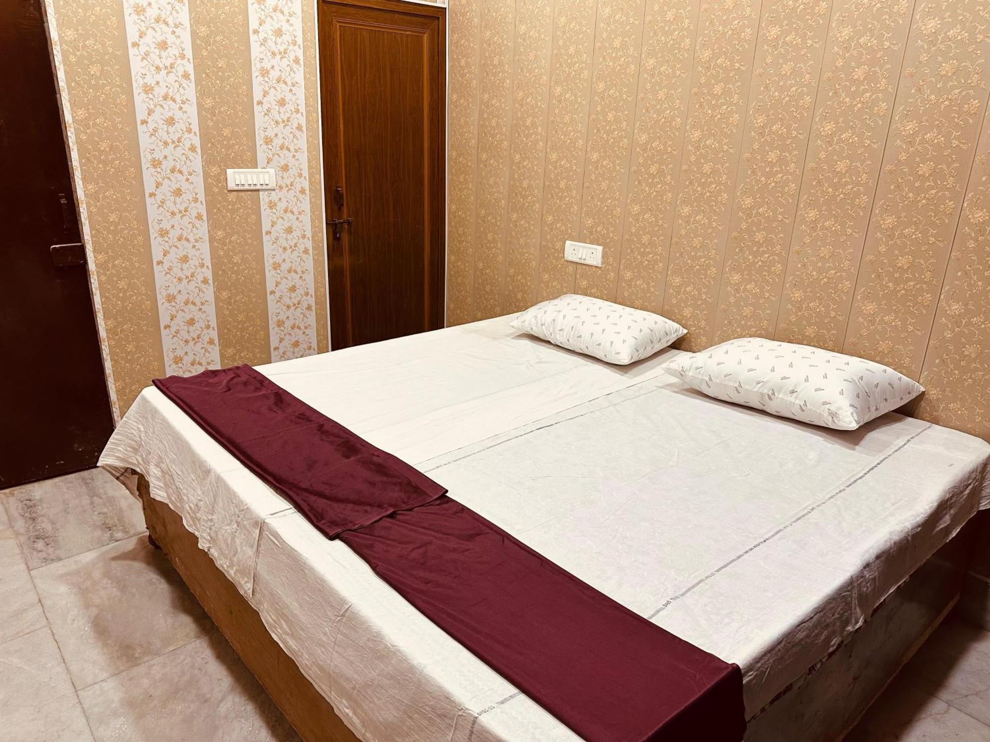 Hotel Raju Homestay Ayodhya 150 Meters From Shree Ram Janmbhoomi Temple 200 Meters From Ayodhya Dham Railway Station Exterior foto