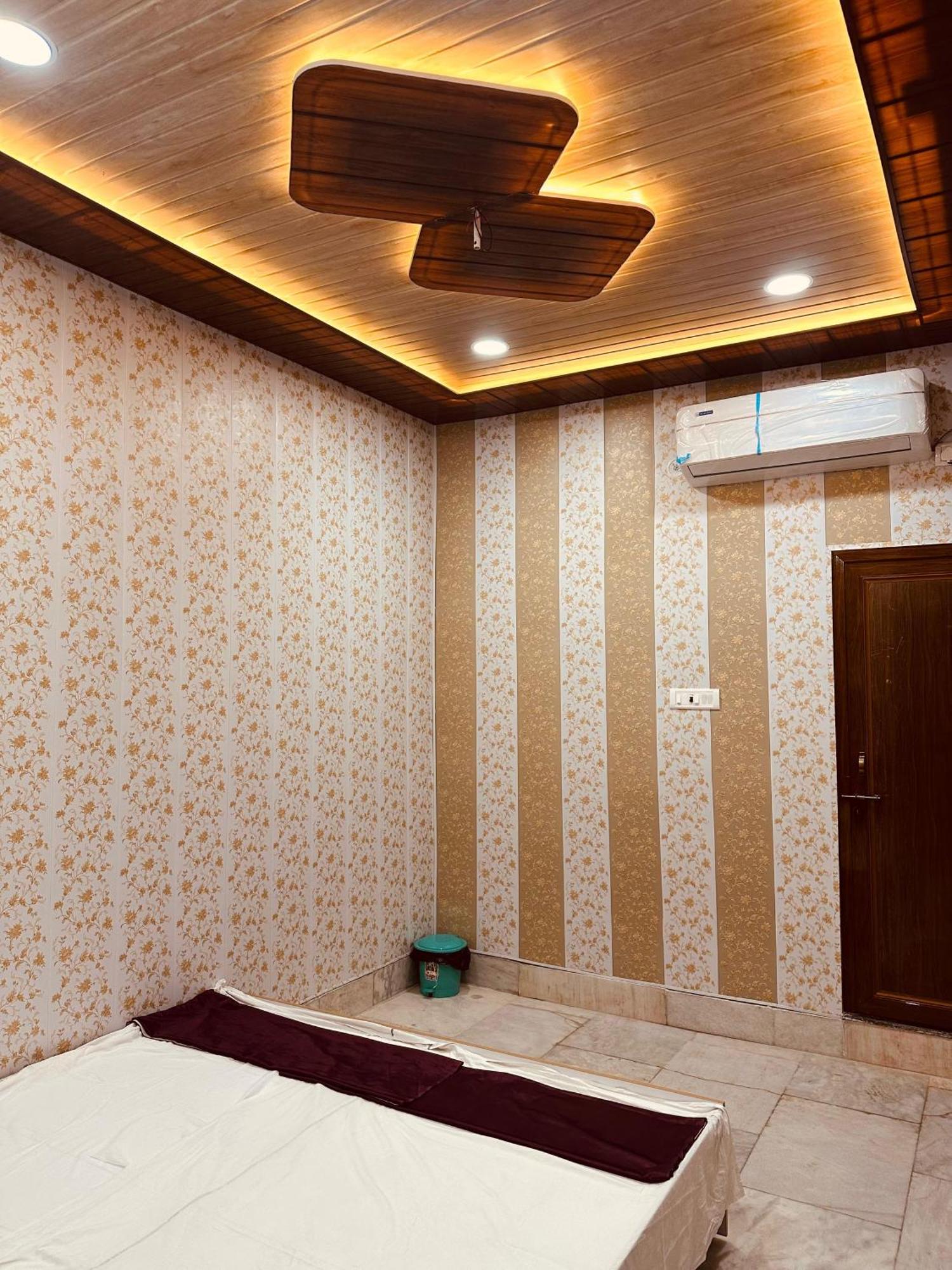 Hotel Raju Homestay Ayodhya 150 Meters From Shree Ram Janmbhoomi Temple 200 Meters From Ayodhya Dham Railway Station Exterior foto