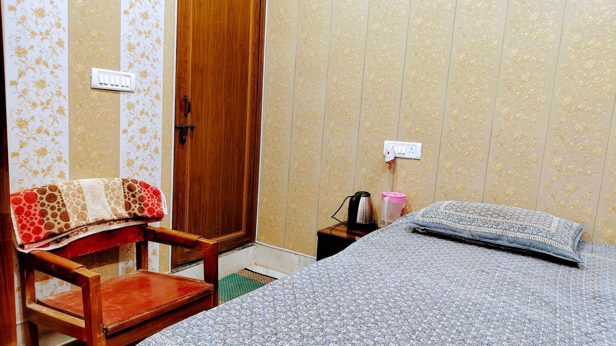 Hotel Raju Homestay Ayodhya 150 Meters From Shree Ram Janmbhoomi Temple 200 Meters From Ayodhya Dham Railway Station Exterior foto