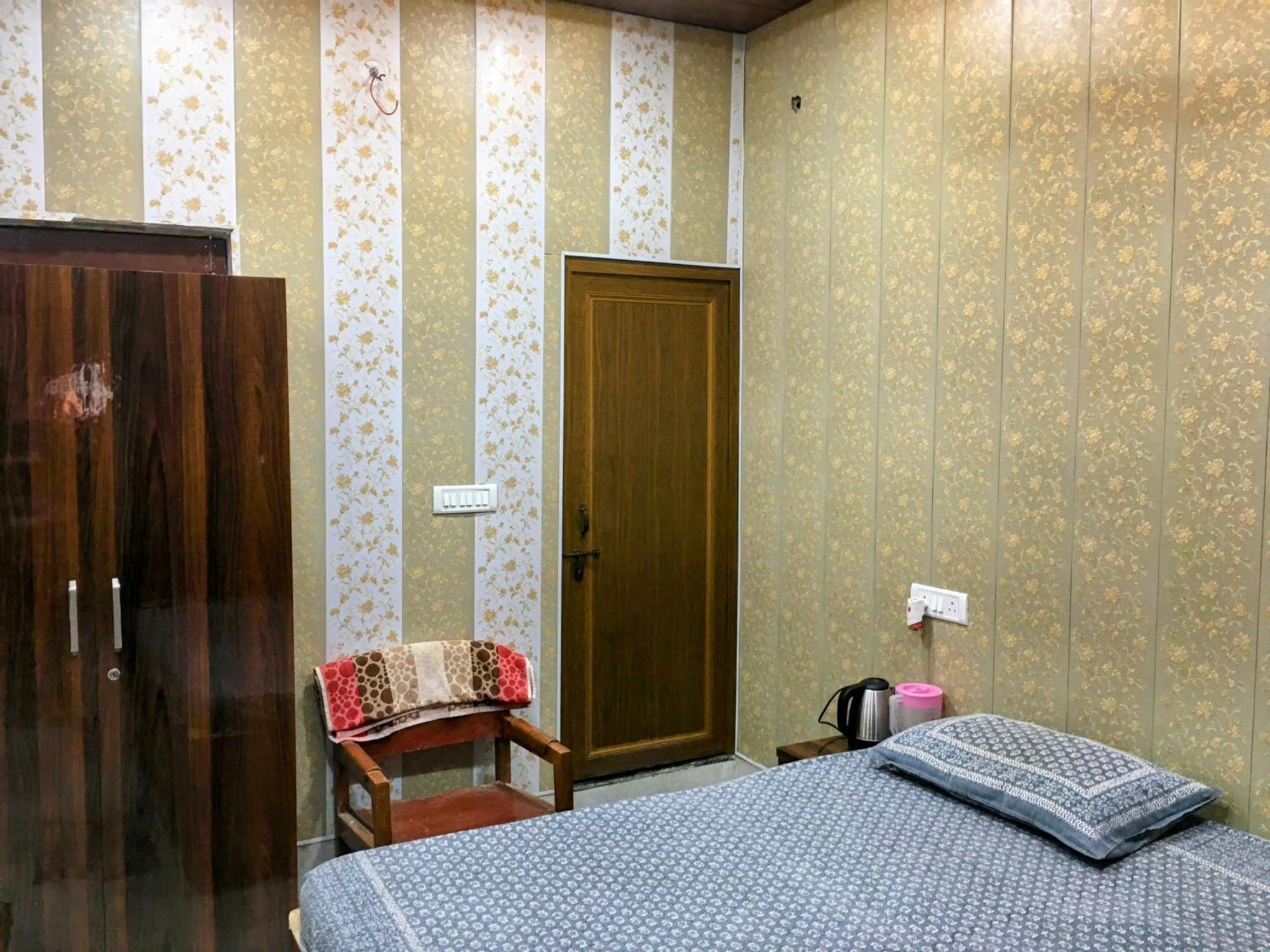 Hotel Raju Homestay Ayodhya 150 Meters From Shree Ram Janmbhoomi Temple 200 Meters From Ayodhya Dham Railway Station Exterior foto
