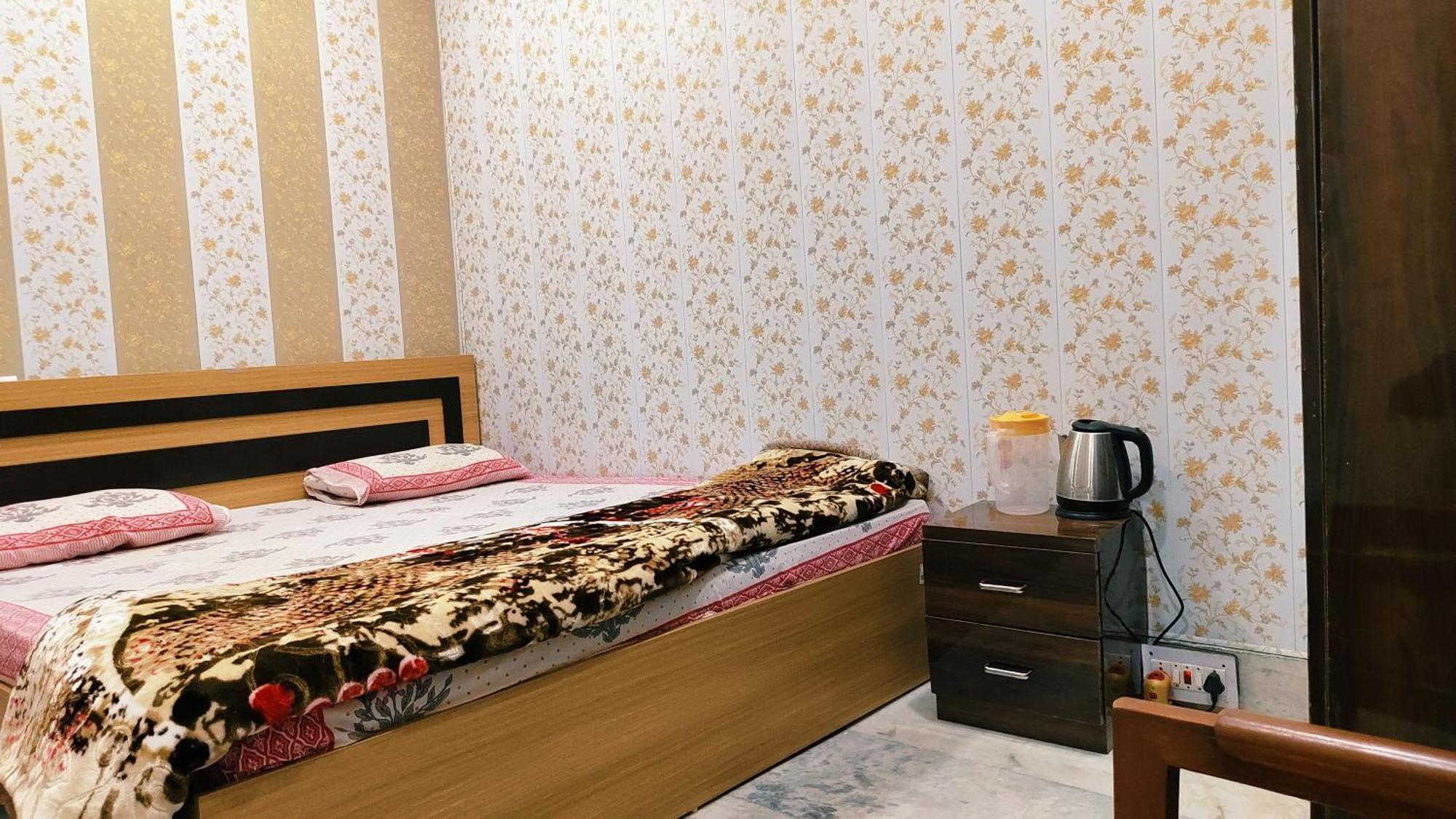 Hotel Raju Homestay Ayodhya 150 Meters From Shree Ram Janmbhoomi Temple 200 Meters From Ayodhya Dham Railway Station Exterior foto