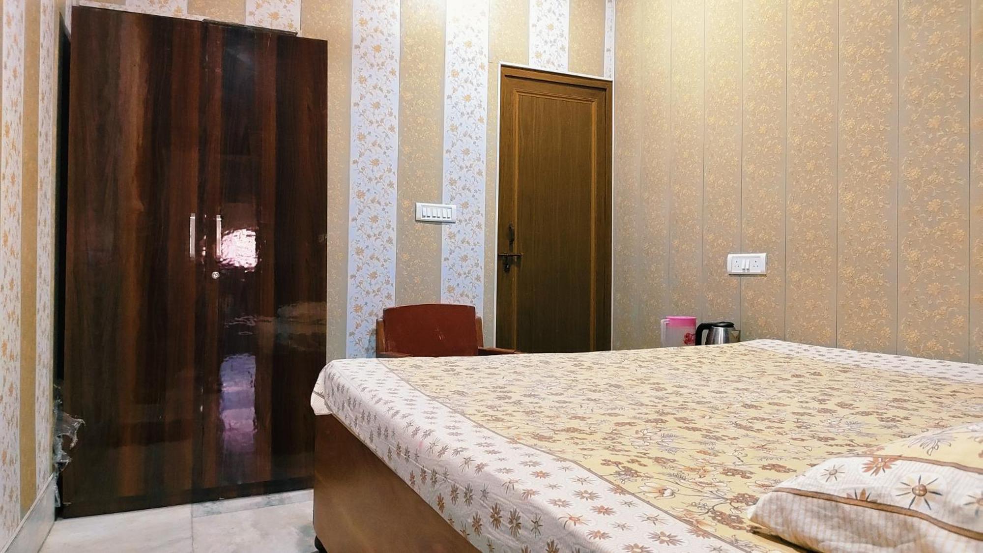 Hotel Raju Homestay Ayodhya 150 Meters From Shree Ram Janmbhoomi Temple 200 Meters From Ayodhya Dham Railway Station Exterior foto