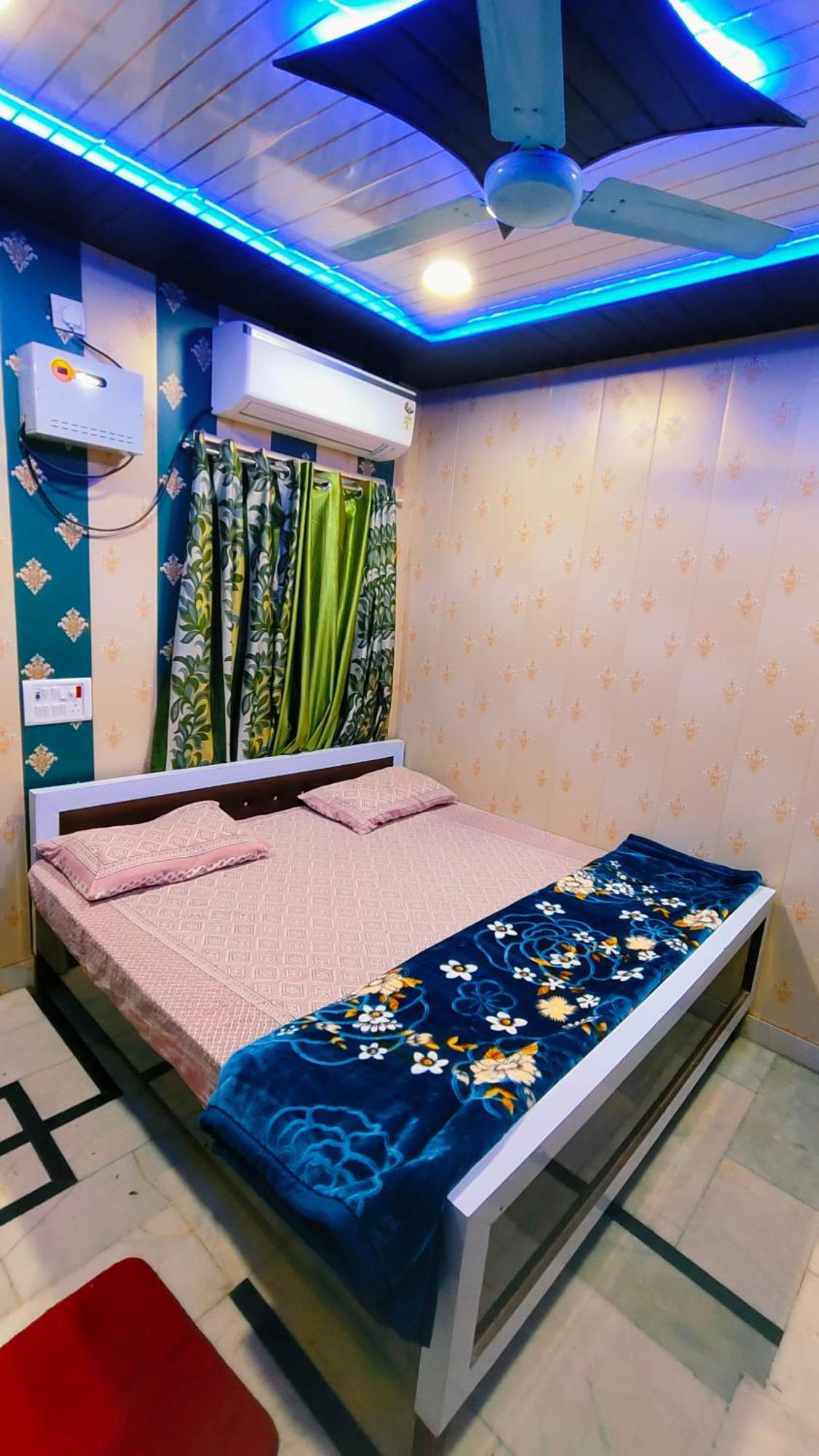 Hotel Raju Homestay Ayodhya 150 Meters From Shree Ram Janmbhoomi Temple 200 Meters From Ayodhya Dham Railway Station Exterior foto