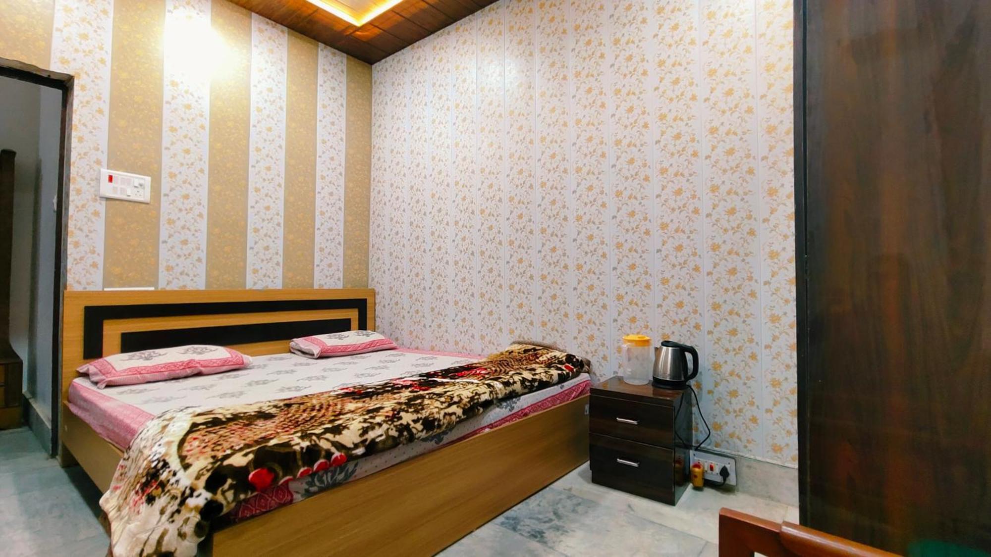 Hotel Raju Homestay Ayodhya 150 Meters From Shree Ram Janmbhoomi Temple 200 Meters From Ayodhya Dham Railway Station Exterior foto