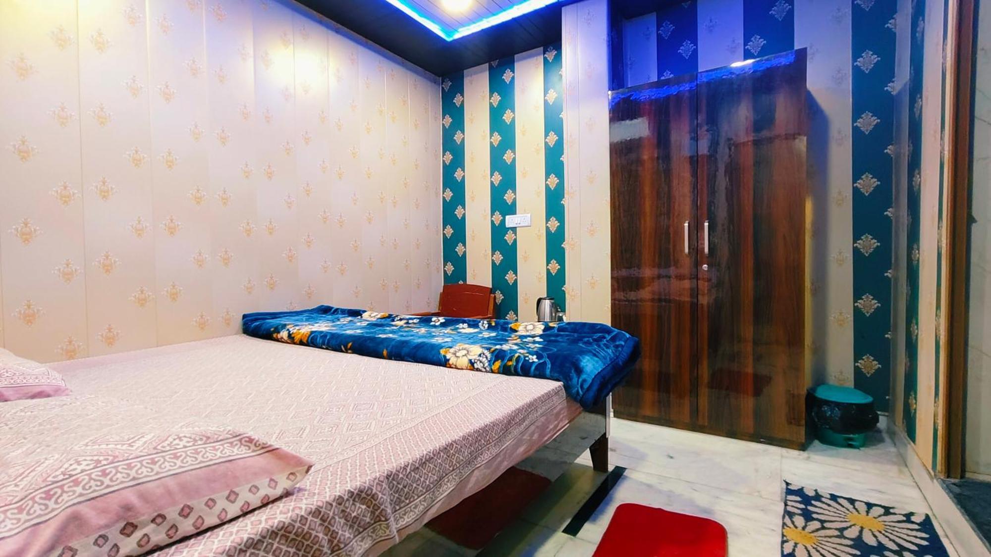 Hotel Raju Homestay Ayodhya 150 Meters From Shree Ram Janmbhoomi Temple 200 Meters From Ayodhya Dham Railway Station Exterior foto